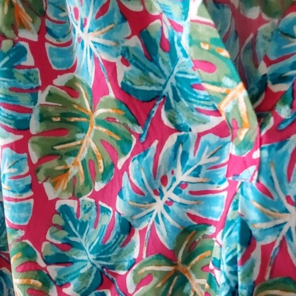 Crown & Ivy Palm Frond Leaf Blouse Swing Top - Picture 3 of 6